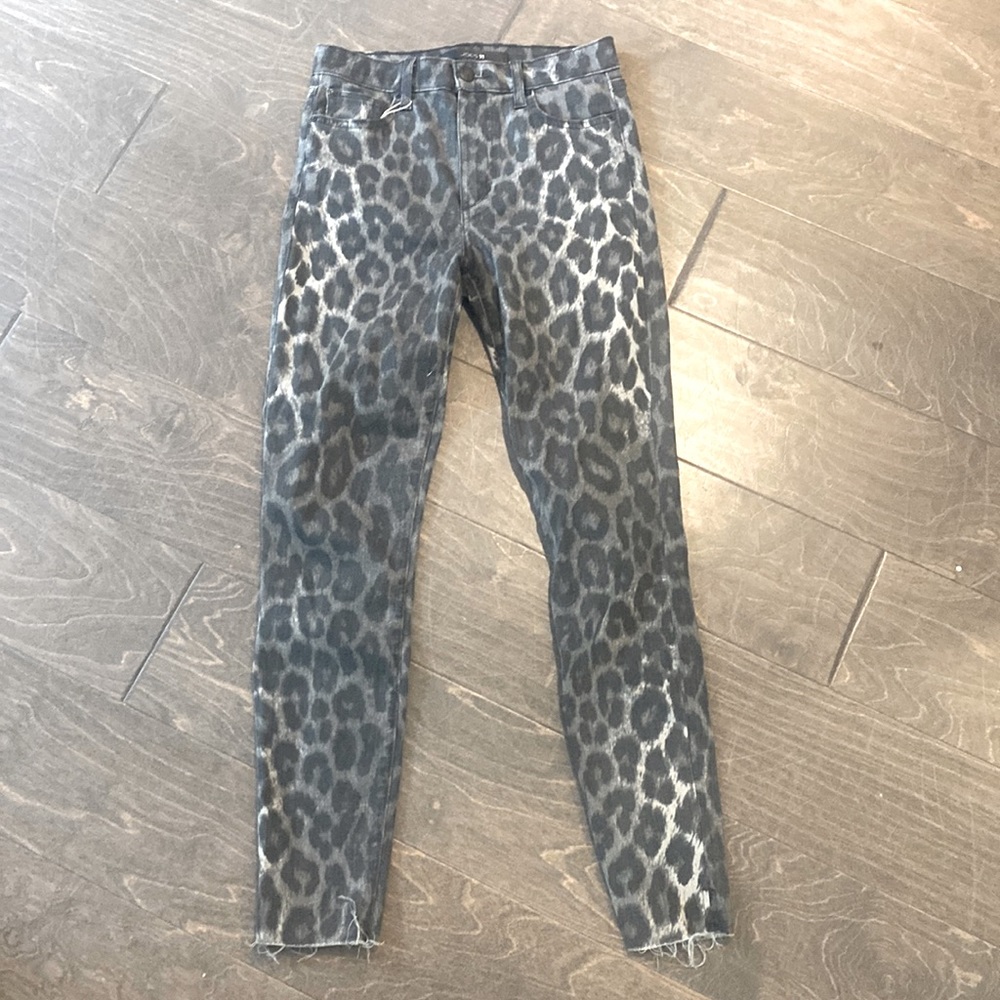 EUC Joe’s Jeans Flawless high rise leopard denim skinnies with raw hem Sz 25